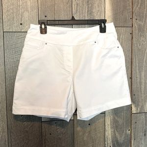 Westbound Women’s Petite Tummy Control Shorts. 10P. White.